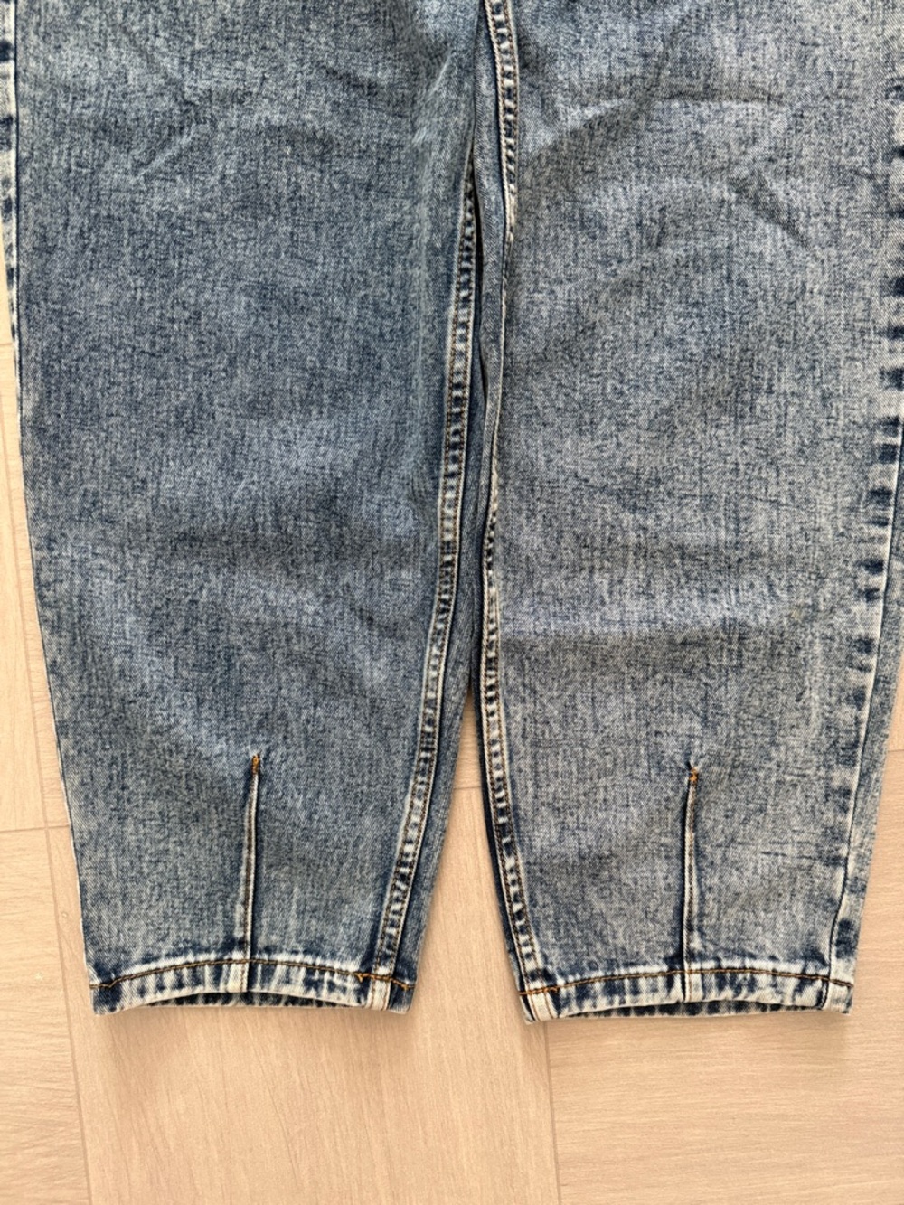 Urban Outfitters BDG Mom Jeans - Picture 4 of 5